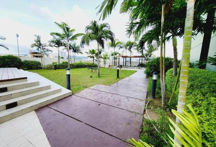 استودیوی استاندارد, Joyce Condo @ Centrio Towers