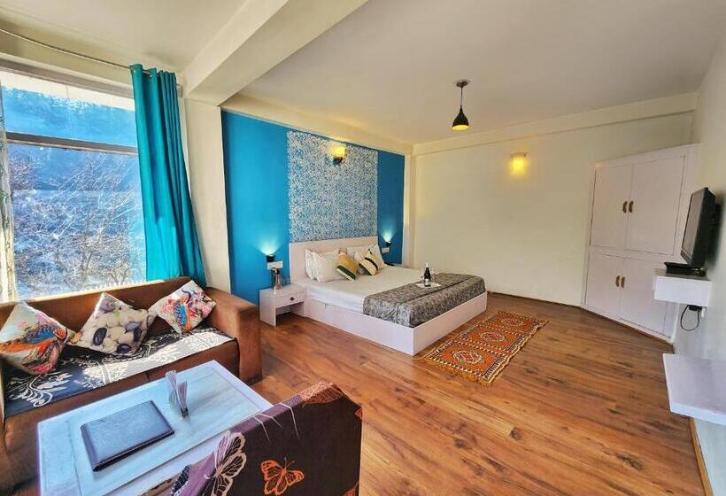 Büyük Çift Kişilik Yataklı Lüks Oda, Page 3   A Riverside Hotel And Bar