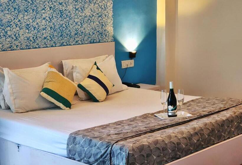 Büyük Çift Kişilik Yataklı Lüks Oda, Page 3   A Riverside Hotel And Bar