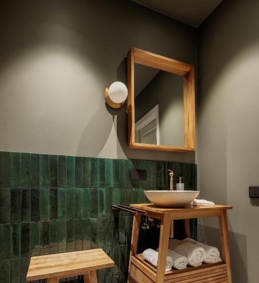 استودیوی لوکس, Spīdalas Nams