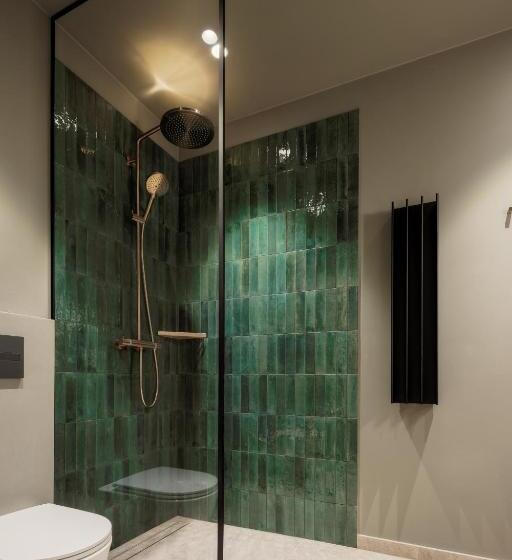 استودیوی لوکس, Spīdalas Nams