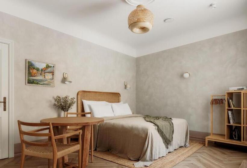 استودیوی استاندارد, Spīdalas Nams