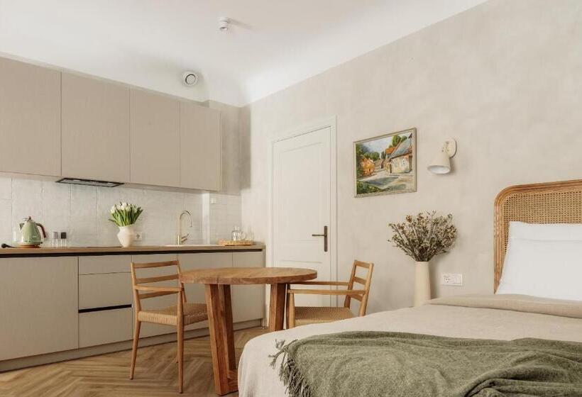 استودیوی استاندارد, Spīdalas Nams