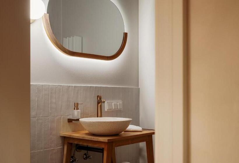 استودیوی استاندارد, Spīdalas Nams