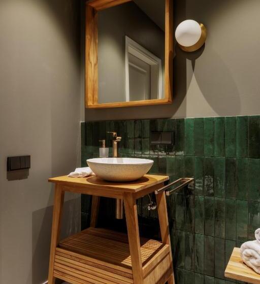 استودیوی لوکس, Spīdalas Nams