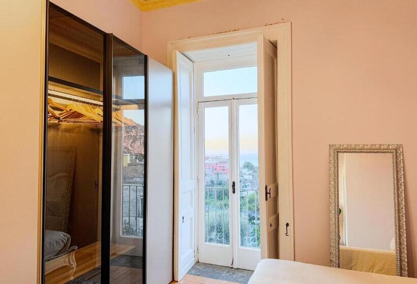 חדר סטנדרטי לשלושה עם נוף, Vanvitelli Palace B&b