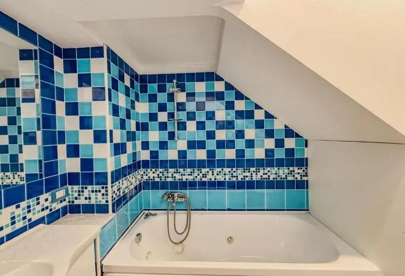 اتاق استاندارد سه نفره, Vanvitelli Palace B&b