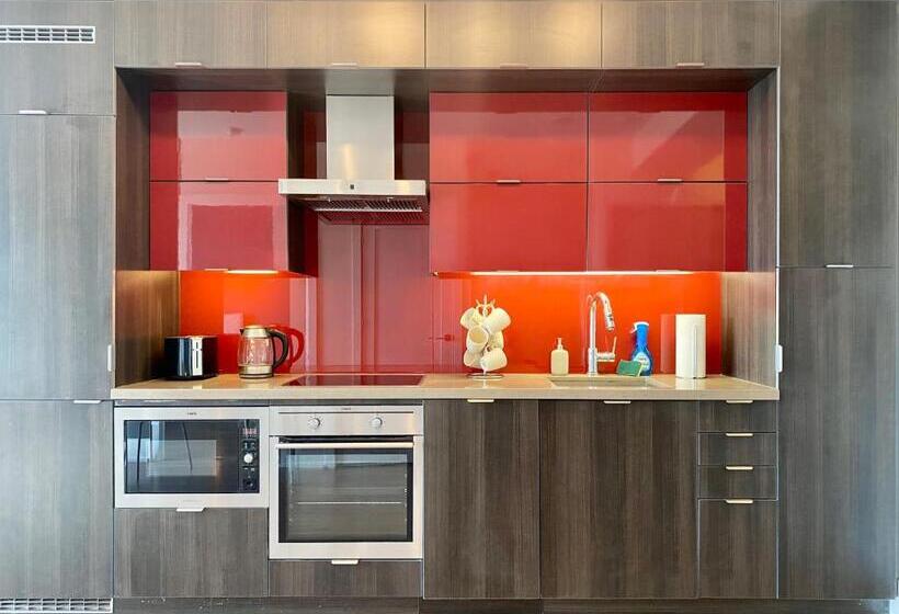 سوییت سوپریور, Royal Inn