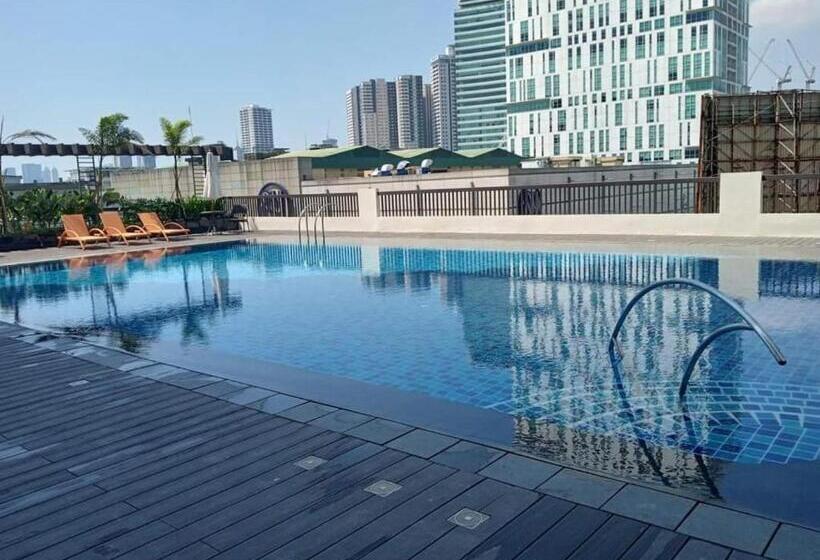 إستديو قياسى مزود بشرفة, Brand New Central Convenience Studio Condo With Balcony In Araneta City Cubao