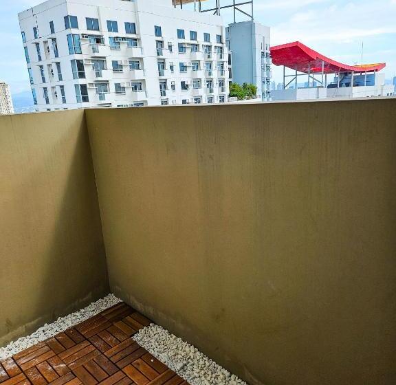 Студио Стандарт с Балконом, Brand New Central Convenience Studio Condo With Balcony In Araneta City Cubao