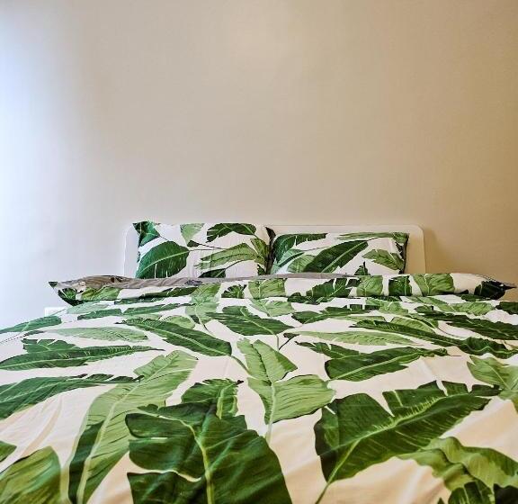 Студио Стандарт с Балконом, Brand New Central Convenience Studio Condo With Balcony In Araneta City Cubao