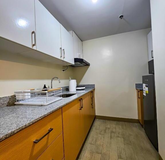 إستديو قياسى مزود بشرفة, Brand New Central Convenience Studio Condo With Balcony In Araneta City Cubao