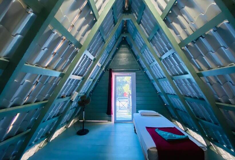 家庭山景房, Falling Water Resort By Travent Mug