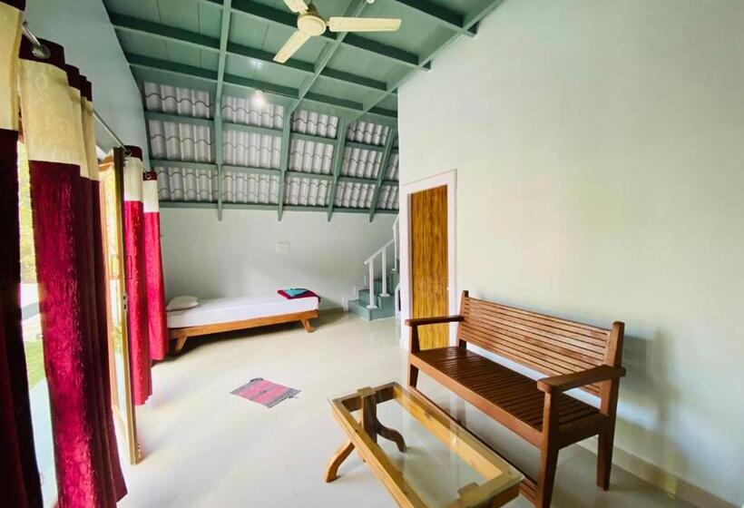 家庭山景房, Falling Water Resort By Travent Mug