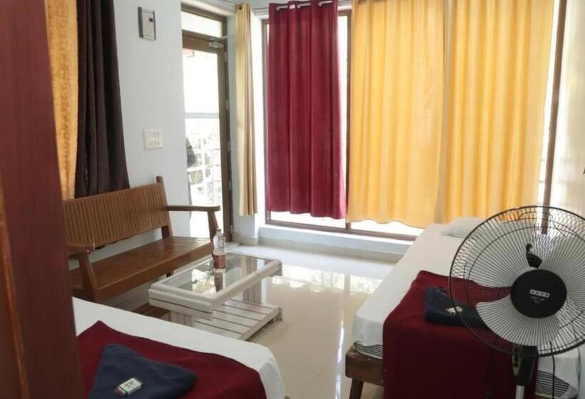 豪华房间, Falling Water Resort By Travent Mug