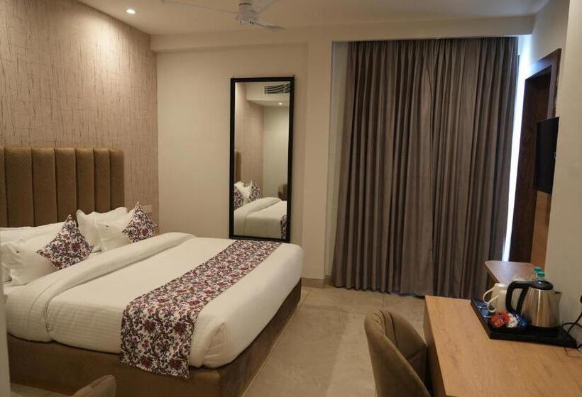 اتاق لوکس با تخت بزرگ, Acr Luxury