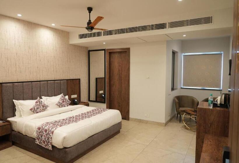 اتاق لوکس با تخت بزرگ, Acr Luxury