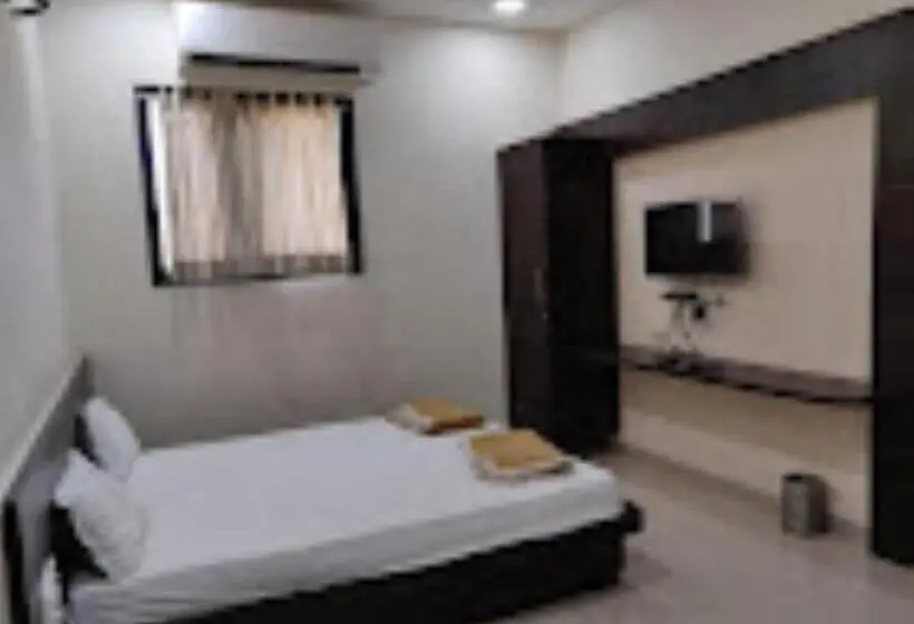 Habitació Deluxe, Rasraj , Dhule