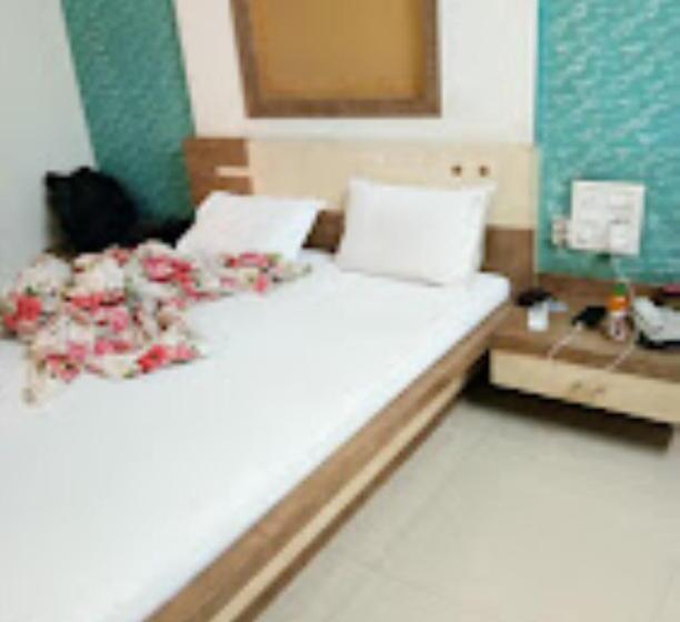 Номер Deluxe, Rasraj , Dhule