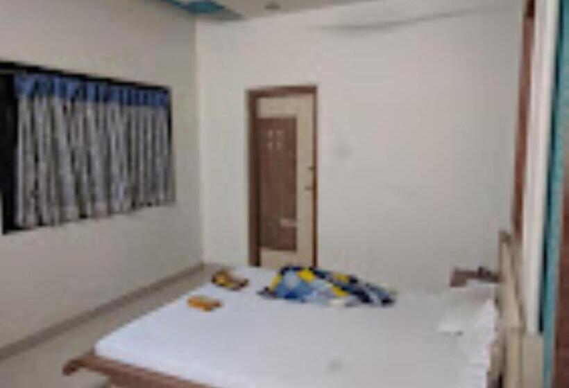 Номер Deluxe, Rasraj , Dhule