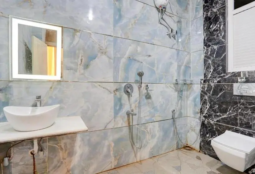 Classic Kolmen Hengen Huone, Oyo Hotel Ashok Vihar