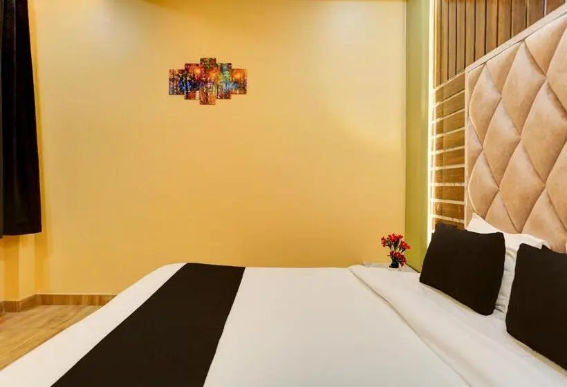 Classic Kolmen Hengen Huone, Oyo Hotel Ashok Vihar