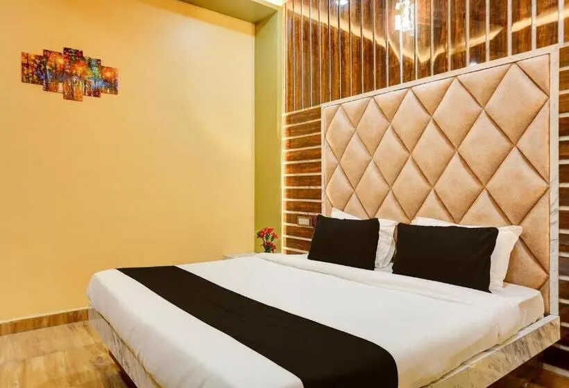 Classic Kolmen Hengen Huone, Oyo Hotel Ashok Vihar