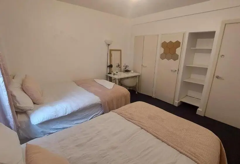 Neljän hengen Economy-huone jaetulla kylpyhuoneella, Sandfield Private Rooms In King S Cross St Pancras