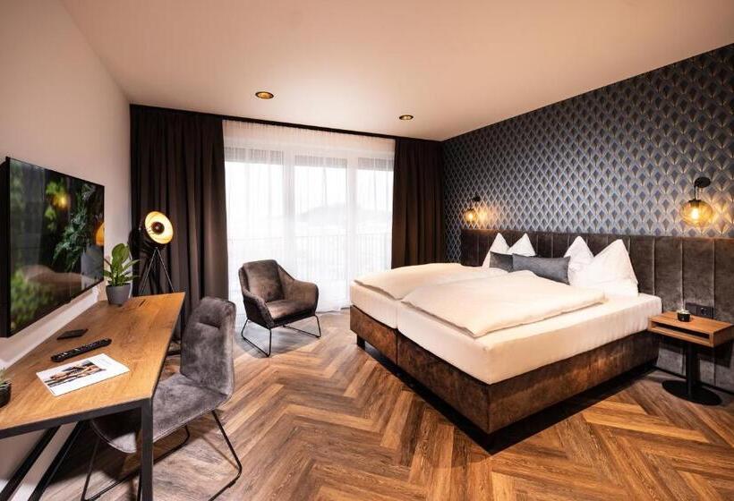 חדר סטנדרט עם מרפסת, Zeit Und Raum Hotel   Self Check In