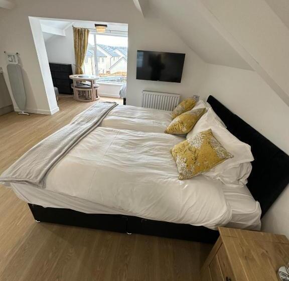 スタンダードルーム, The Highmead