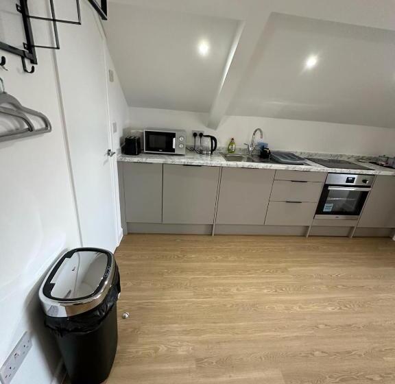 スタンダードルーム, The Highmead