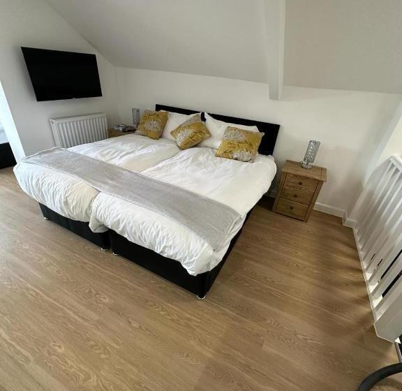 スタンダードルーム, The Highmead