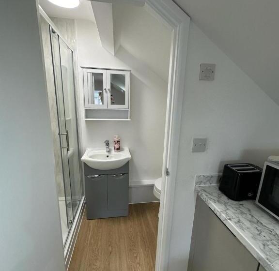 スタンダードルーム, The Highmead