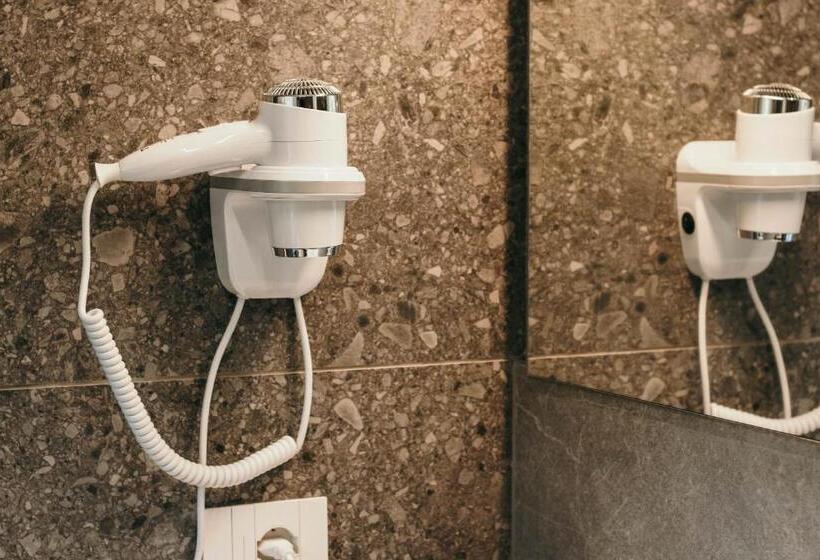 キングサイズベッドのスタンダードルーム, Gio Leo Guest House