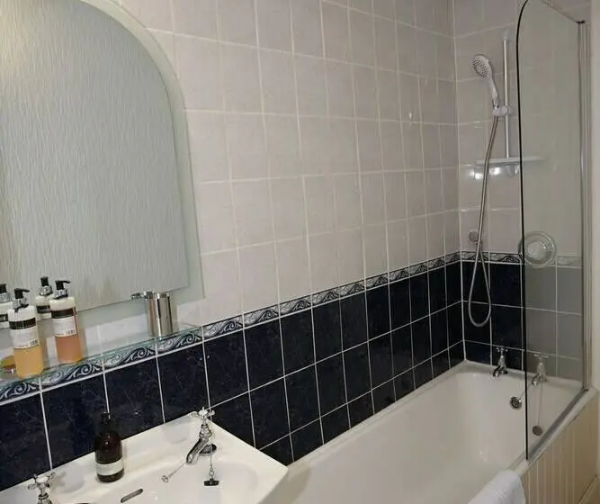 Standard Yhden Hengen Huone, Cawdor House B&b