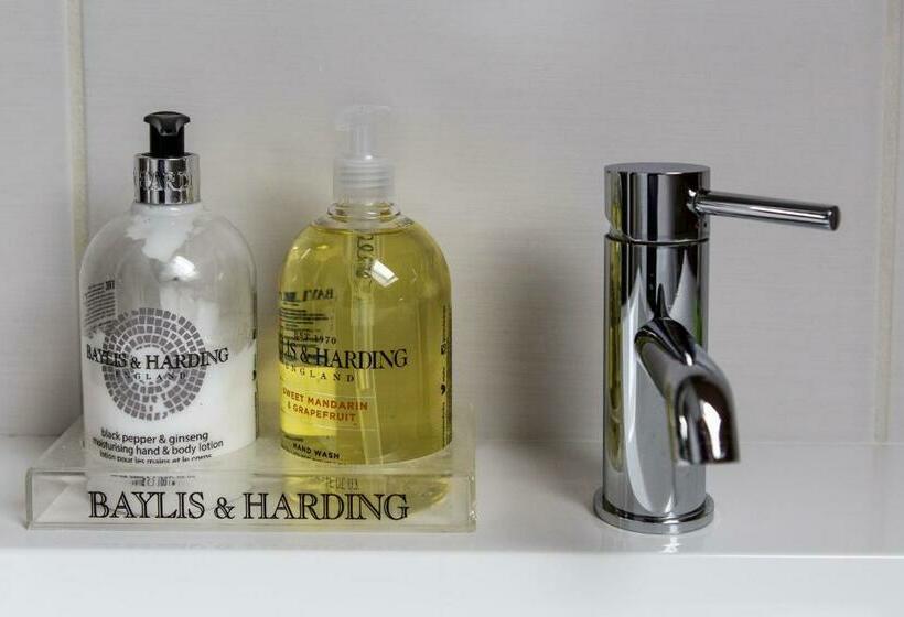 Номер Стандарт, The Dragonfly