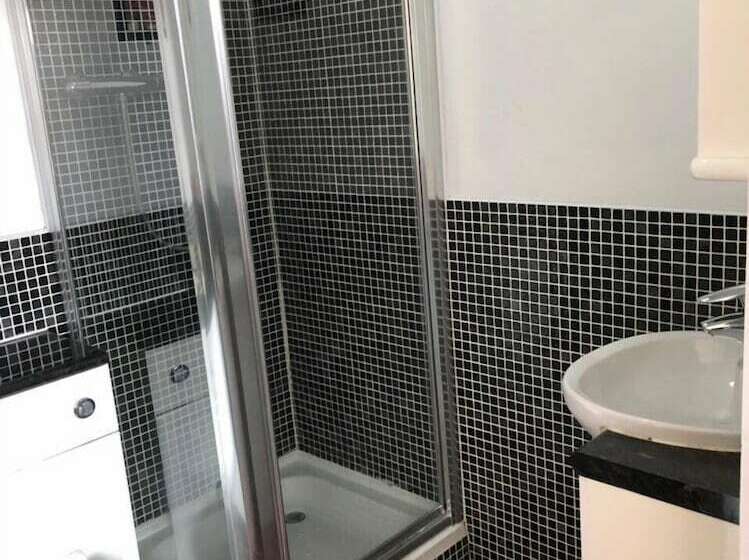 패밀리 룸, The Woolaston Inn