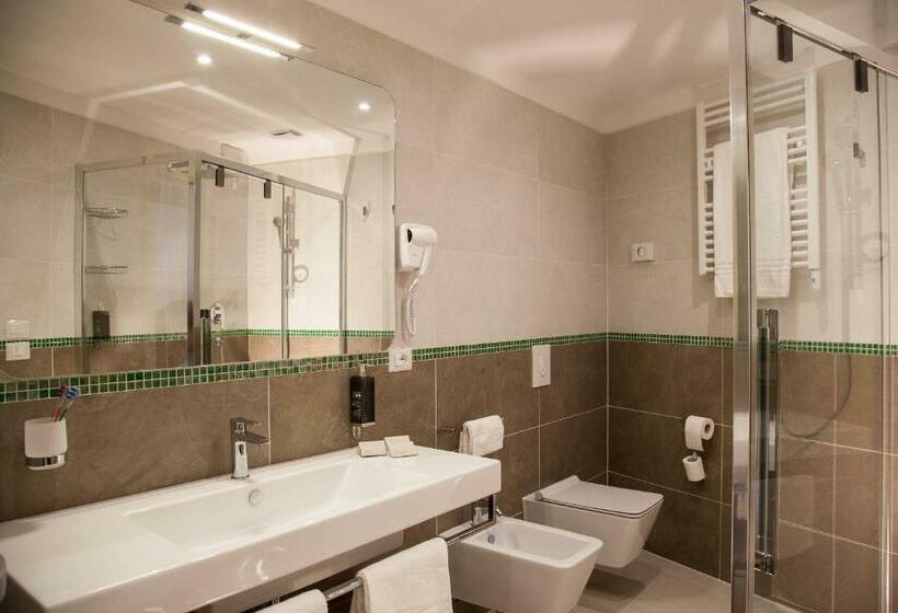 اتاق سوپریور, Aria