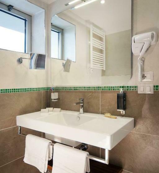 اتاق سوپریور, Aria