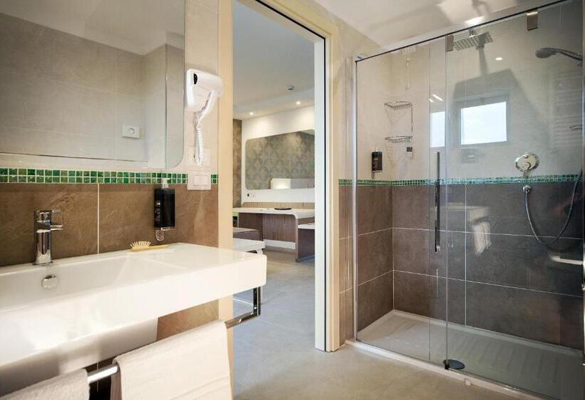 اتاق لوکس, Aria