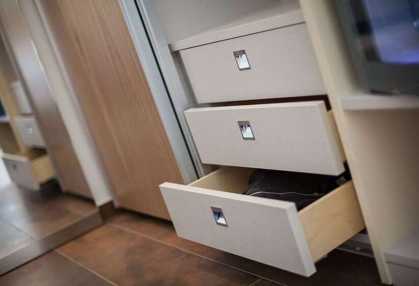 اتاق کلاسیک, Aria