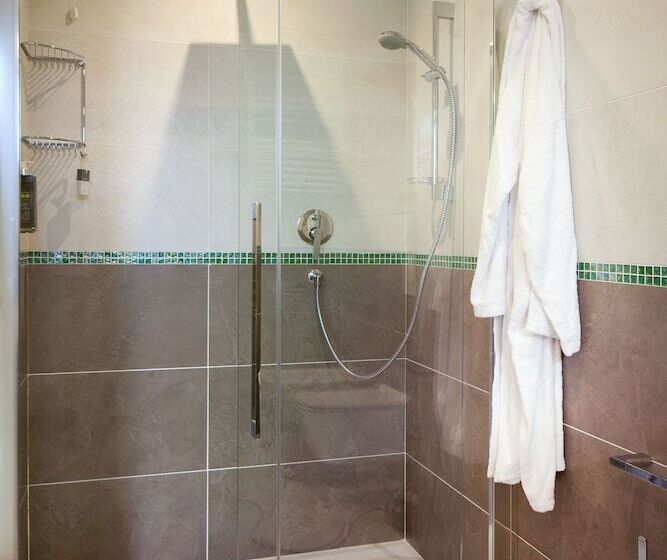 اتاق سوپریور, Aria