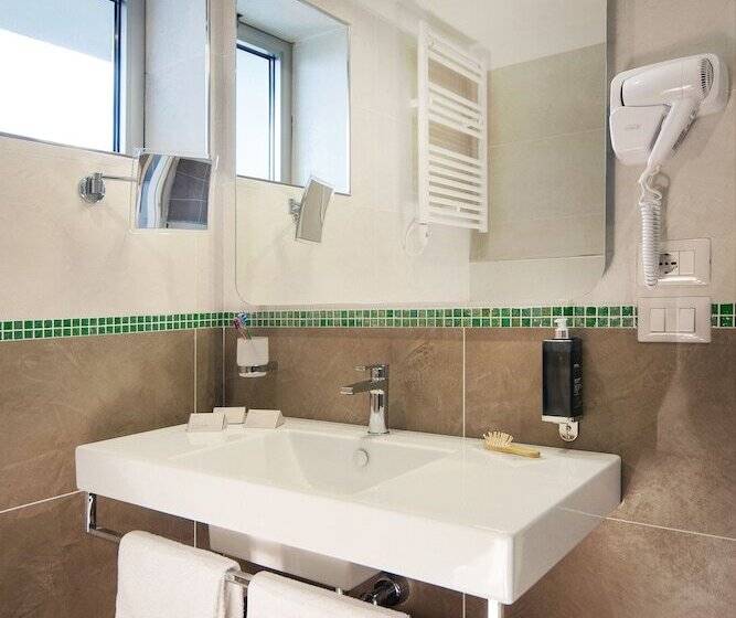 اتاق کلاسیک, Aria