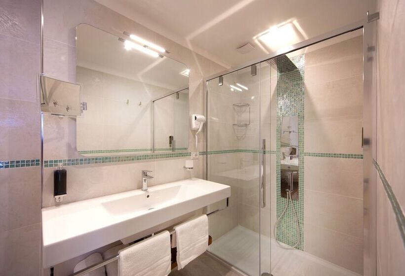 سوییت با چشم‌انداز دریا, Aria