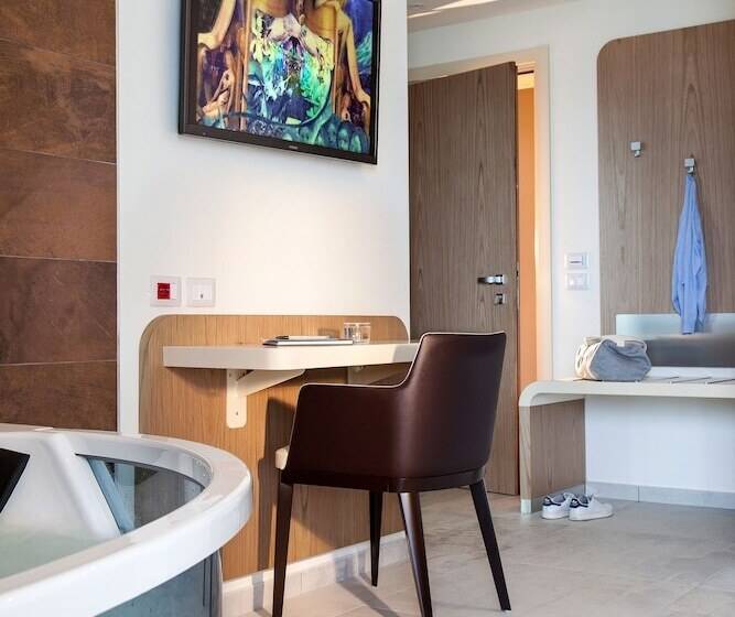 سوییت با چشم‌انداز دریا, Aria