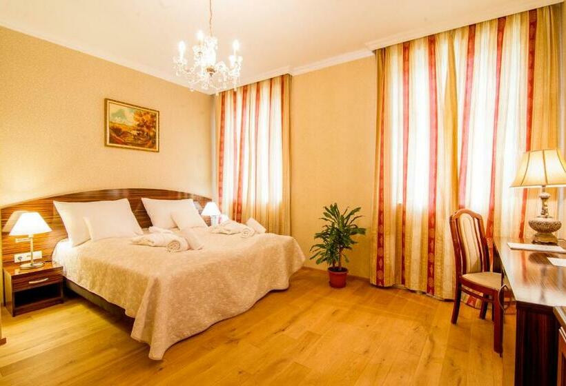 Номер Стандарт, Batthyany Kastelyszallo