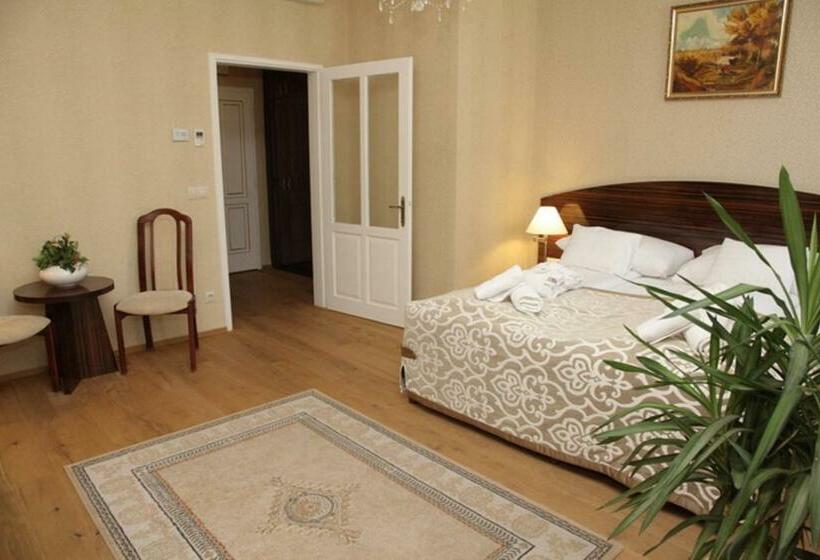 Номер Стандарт, Batthyany Kastelyszallo