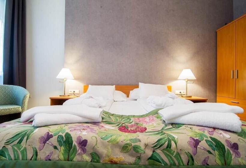 Номер Стандарт, Batthyany Kastelyszallo