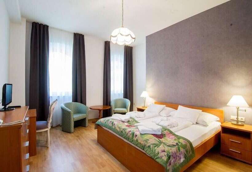 Номер Стандарт, Batthyany Kastelyszallo