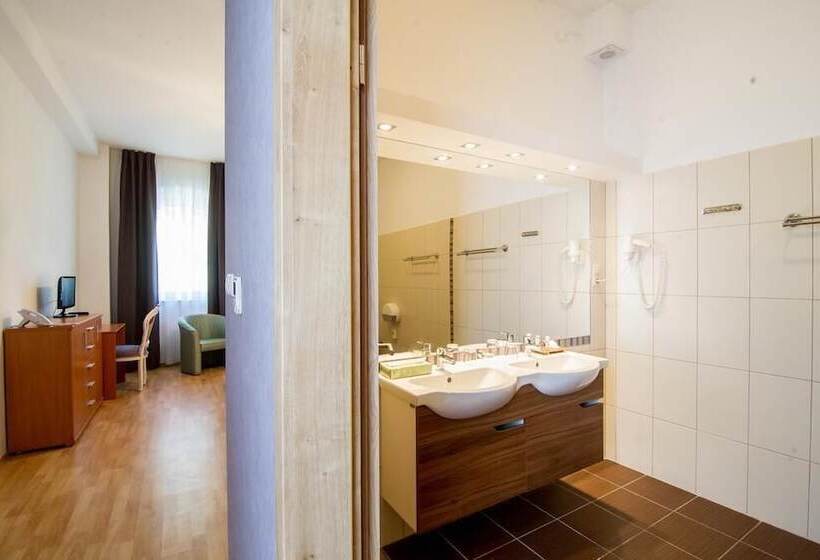 Номер Стандарт, Batthyany Kastelyszallo